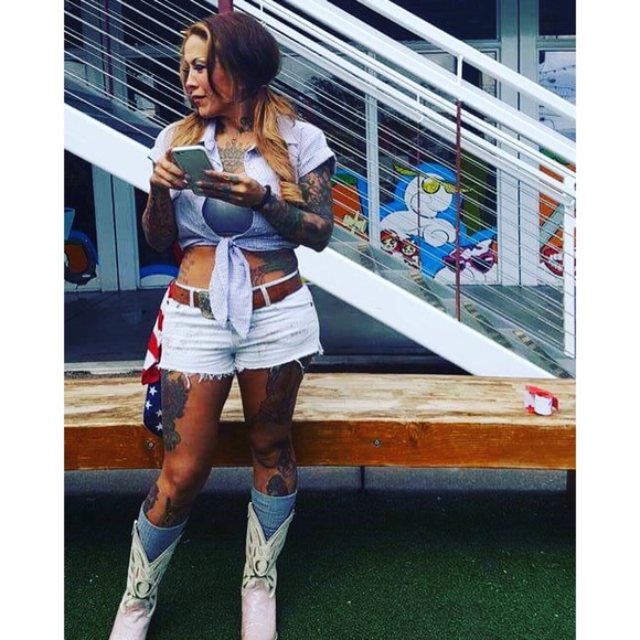 Meet your Shopaholic, Sandy - Picture 3 of 7